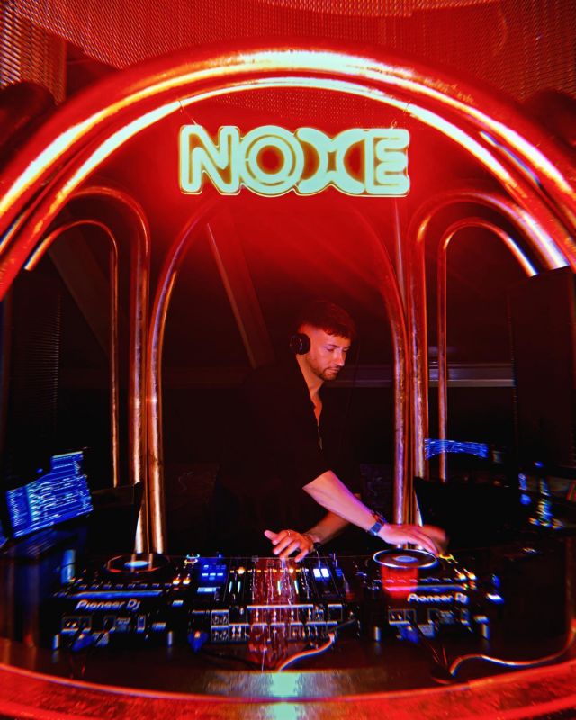 Thursday, looking forward to seeing you at @noxebarcelona with my friend and colleague @nesi.dj! Join us on the dance floor! 🙌🏻 🔥 

For the guest list, DM me or check the event on Resident Advisor. 

#wbarcelona #housemusic #djing #noxe